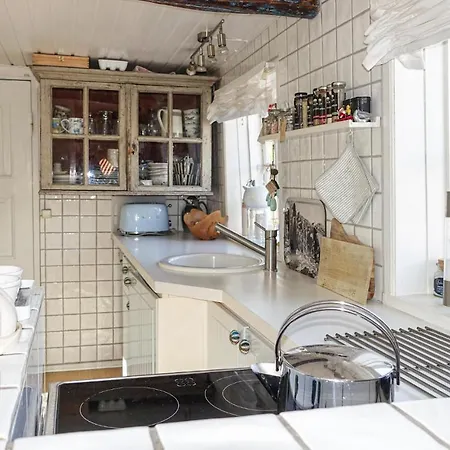 Awesome In With 2 Bedrooms And Wifi *
