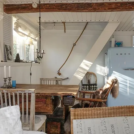 Awesome In With 2 Bedrooms And Wifi Feriehus Svaneke